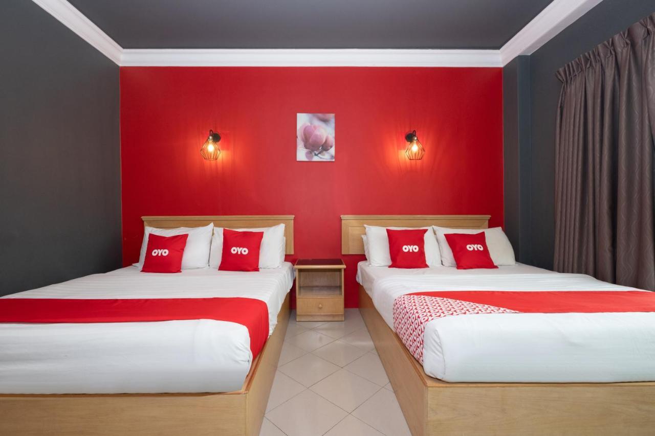 Oyo 90050 V Hotel Телук-Інтан Екстер'єр фото