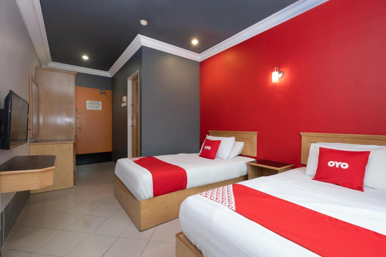 Oyo 90050 V Hotel Телук-Інтан Екстер'єр фото