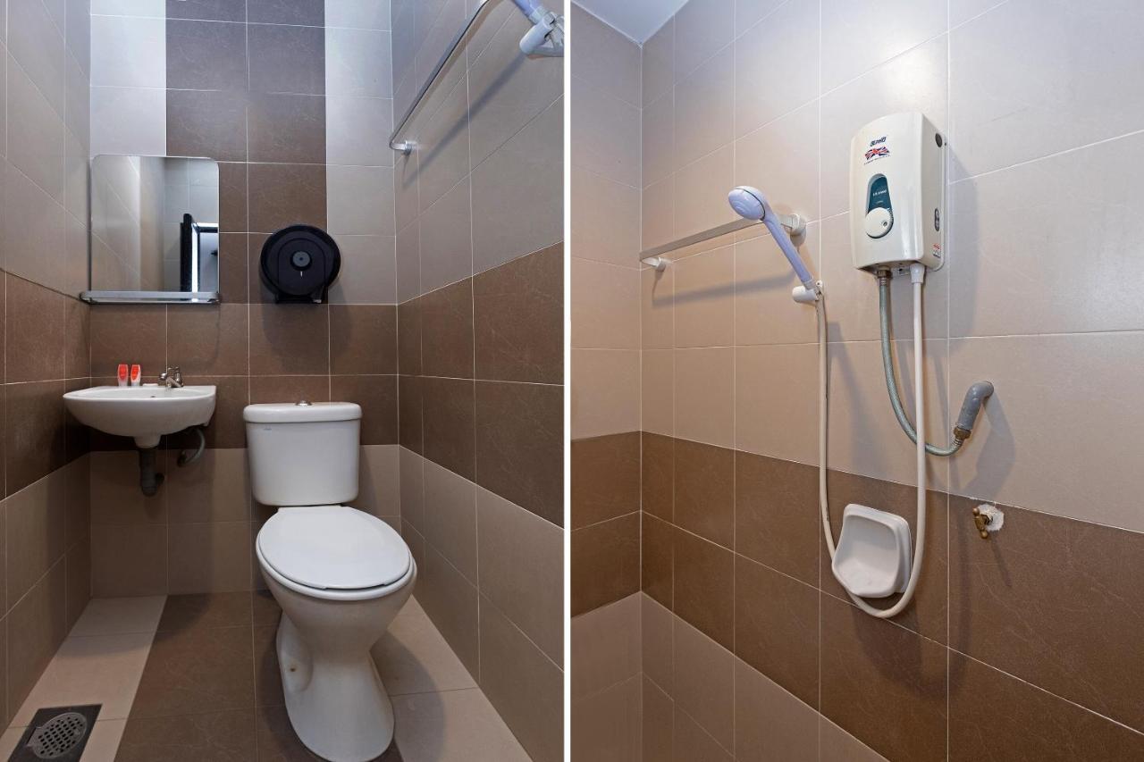 Oyo 90050 V Hotel Телук-Інтан Екстер'єр фото