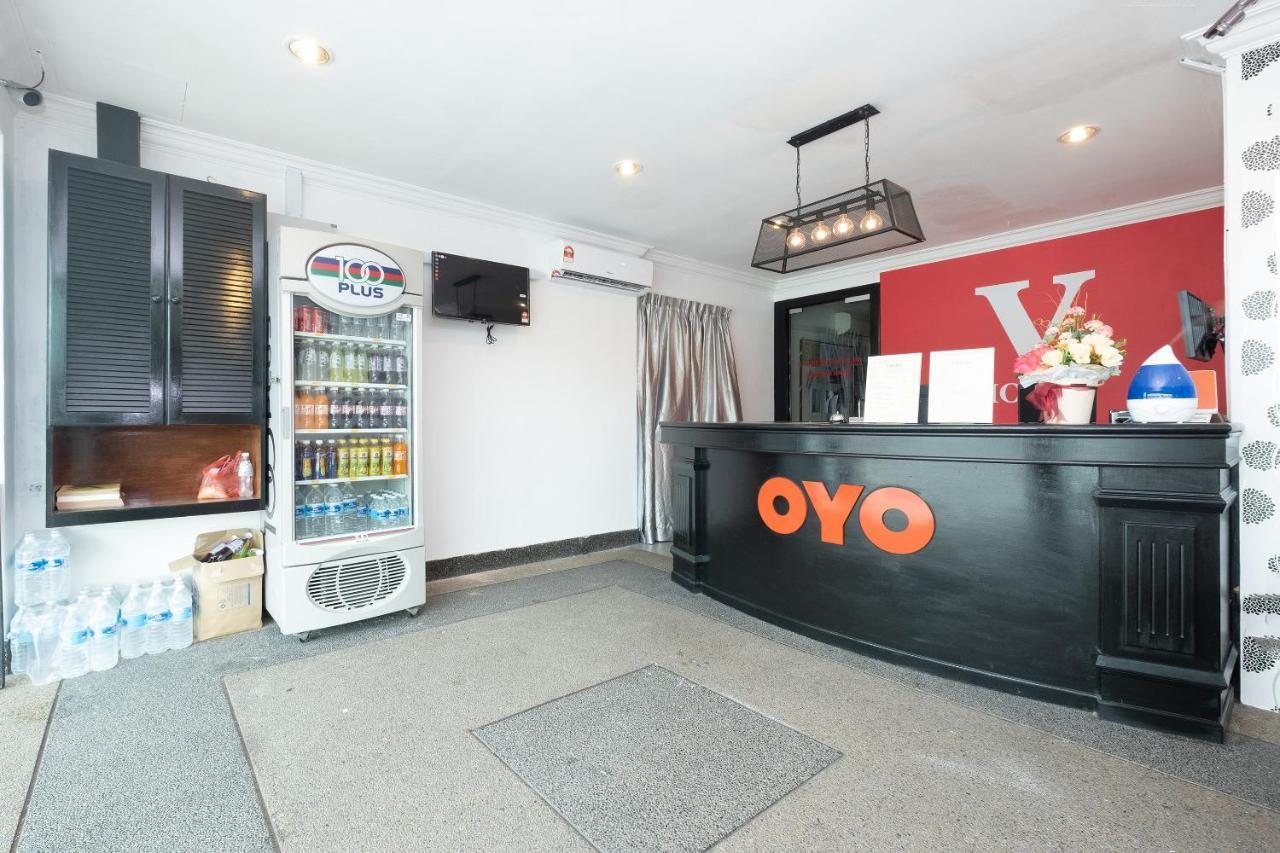 Oyo 90050 V Hotel Телук-Інтан Екстер'єр фото