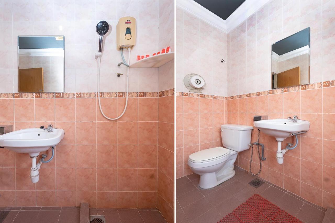 Oyo 90050 V Hotel Телук-Інтан Екстер'єр фото